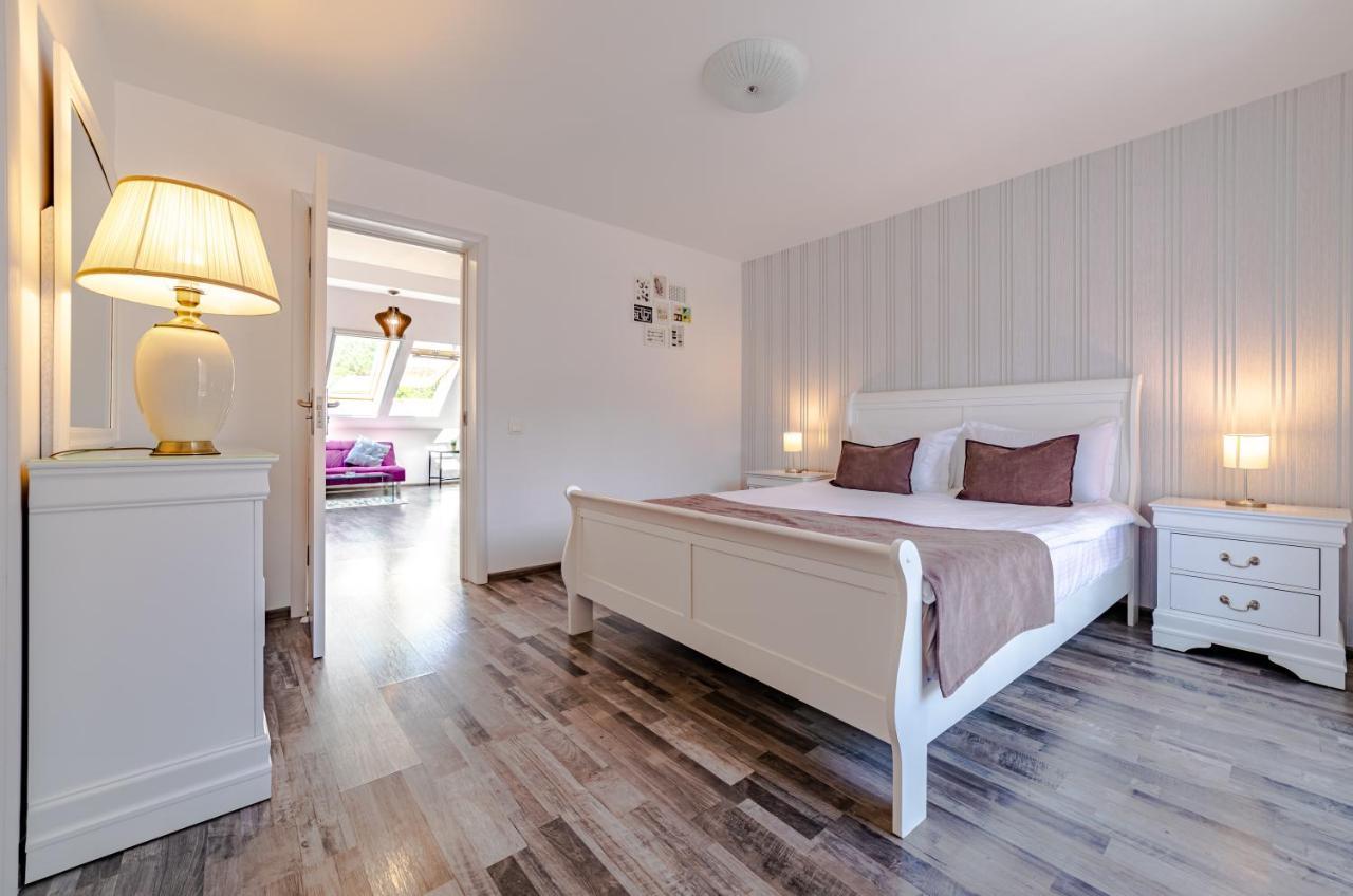 Yael Luxury Apartments 2 Buşteni Eksteriør billede