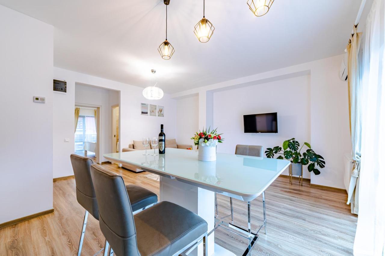Yael Luxury Apartments 2 Buşteni Eksteriør billede