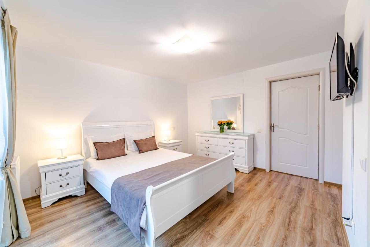 Yael Luxury Apartments 2 Buşteni Eksteriør billede