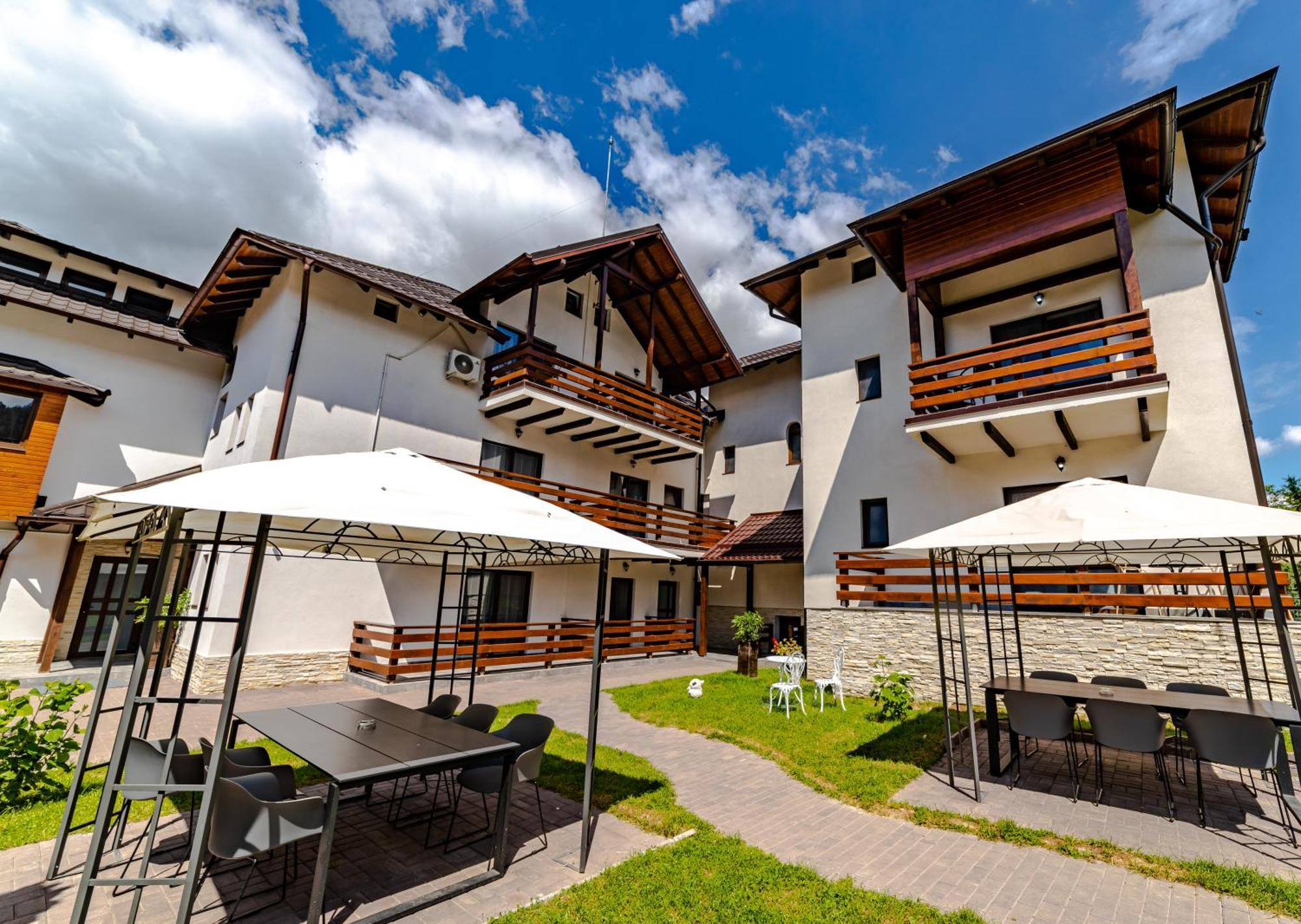 Yael Luxury Apartments 2 Buşteni Eksteriør billede