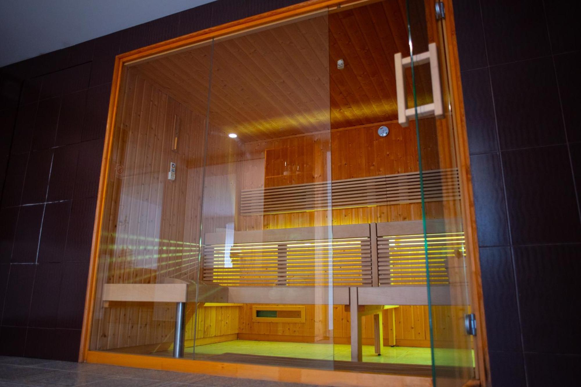 Yael Luxury Apartments 2 Buşteni Eksteriør billede