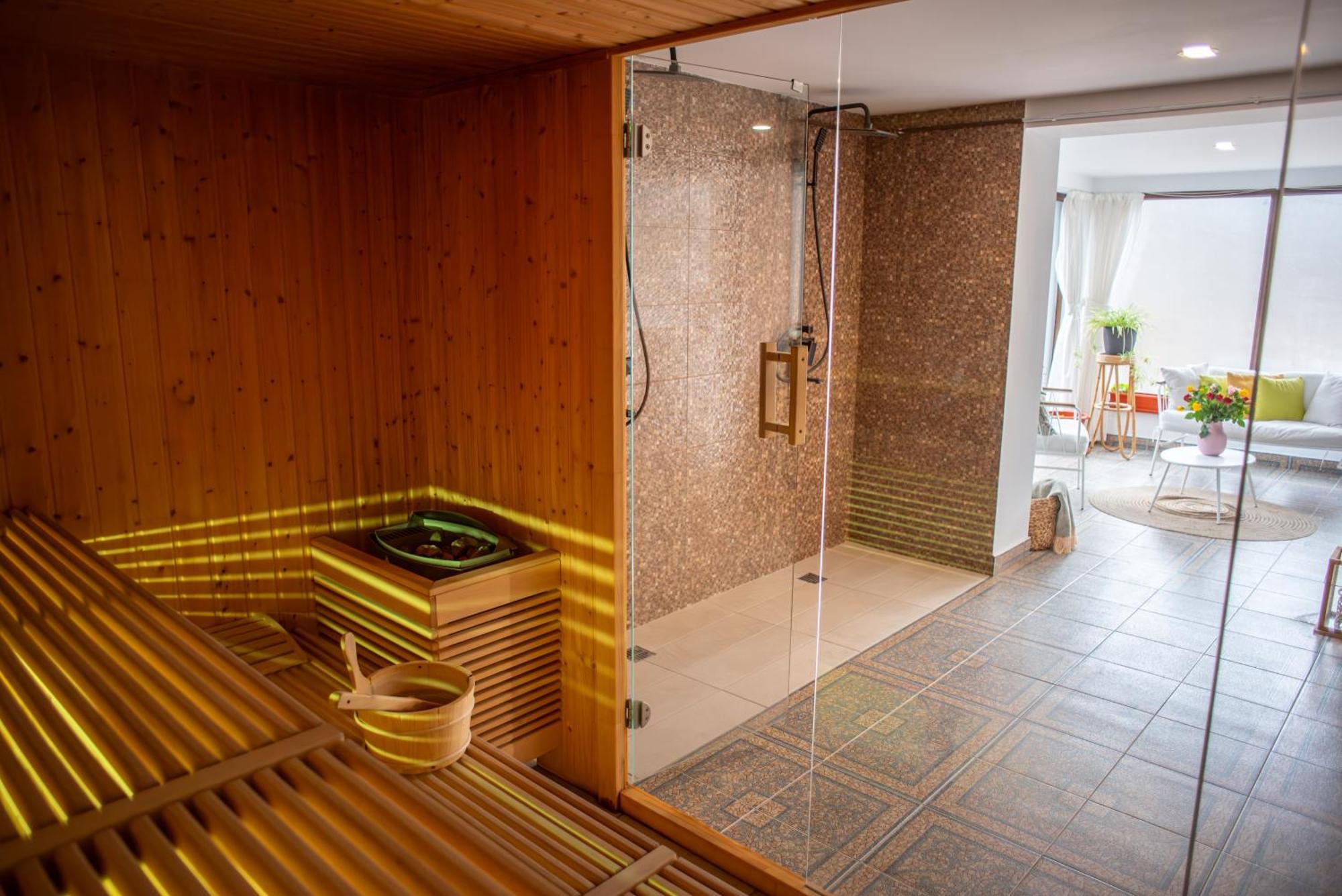 Yael Luxury Apartments 2 Buşteni Eksteriør billede